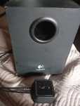 Subufer Logitech com comando de som 20cm