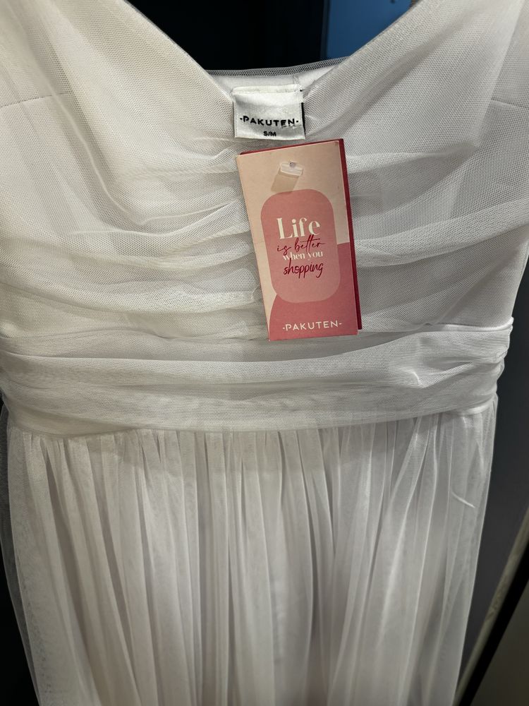 Piekna biała sukienka maxi.