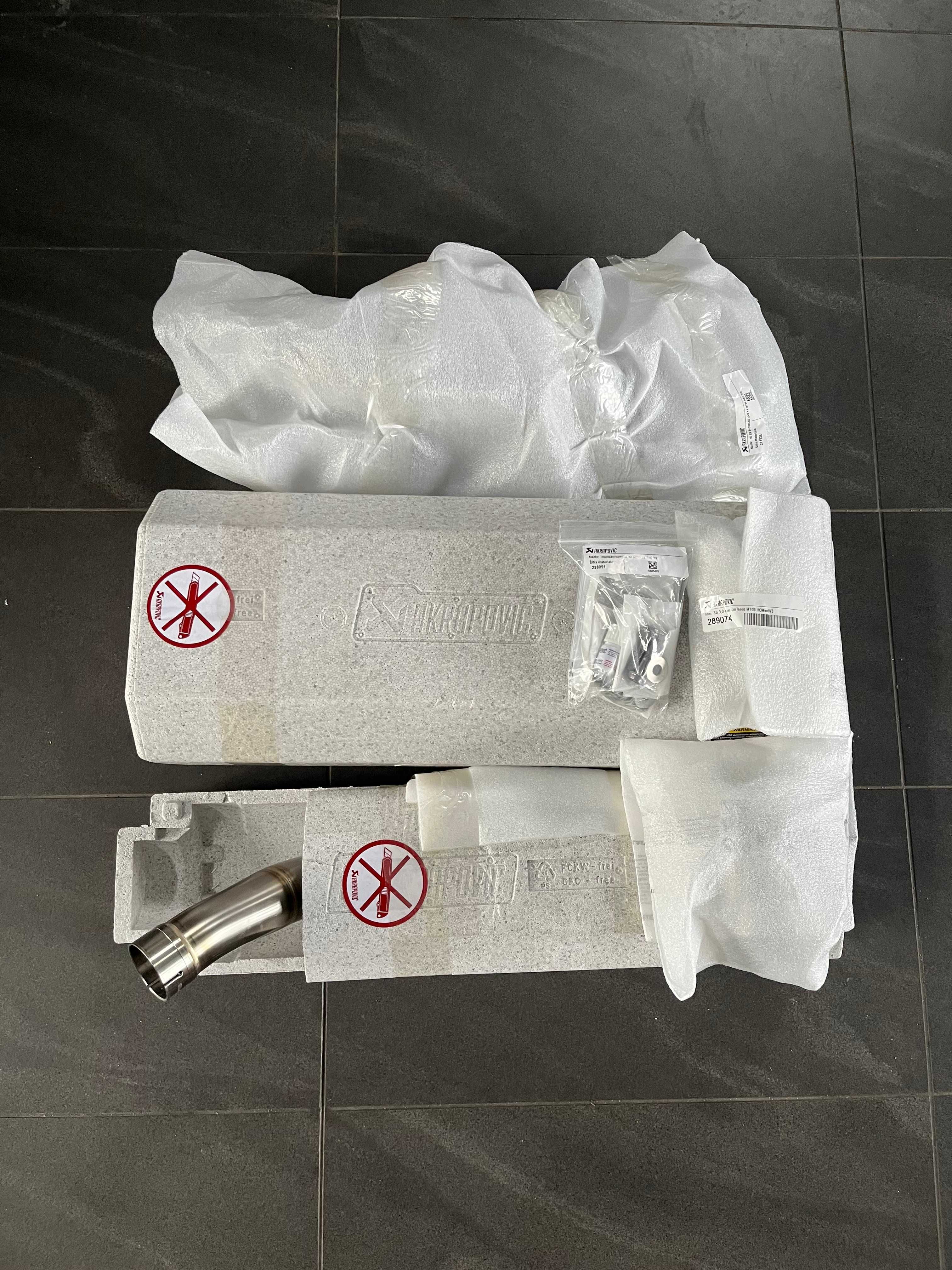 Oryginalny wydech Akrapovic MT09
