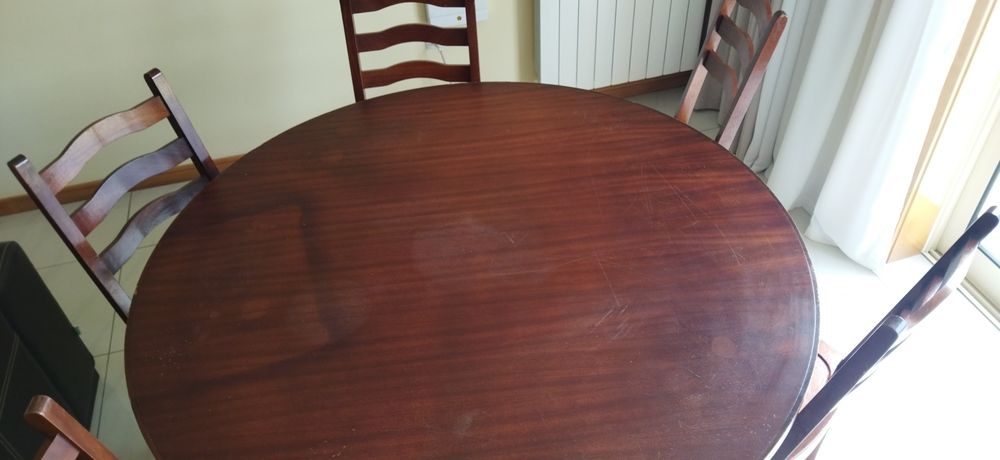 Mesa e 6 cadeiras
