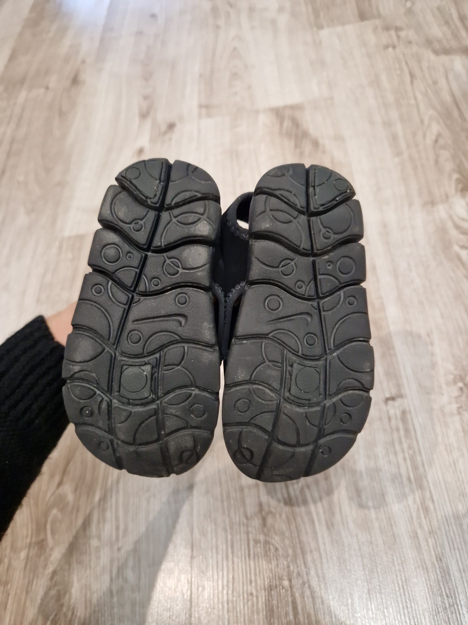 Sandały Nike Sunray Adjust 4 czarne 23.5 , 13 cm. Sandały na rzepy Świ