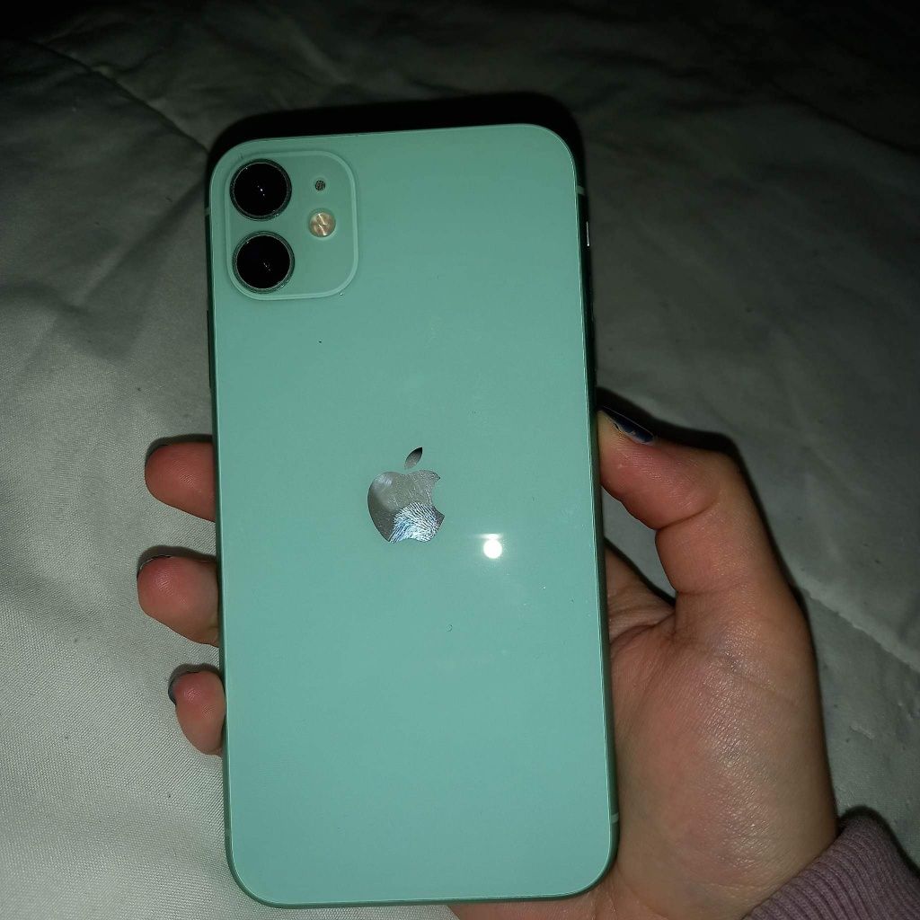 iPhone 11 64 GB verde água