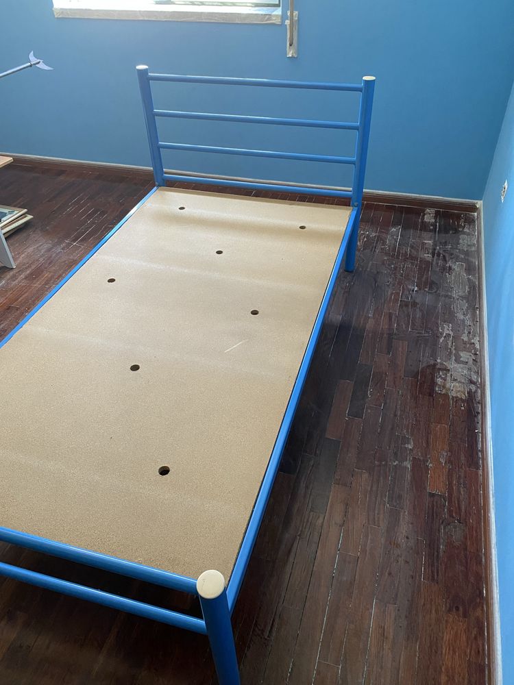 Cama de Solteiro de ferro azul