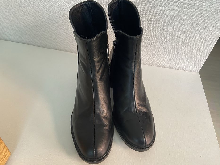 Ботильйони чорні шкіряні