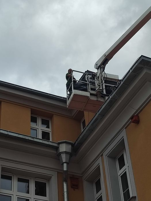 Wynajem podnośnika koszowego 34m i 22m wycinka drzew