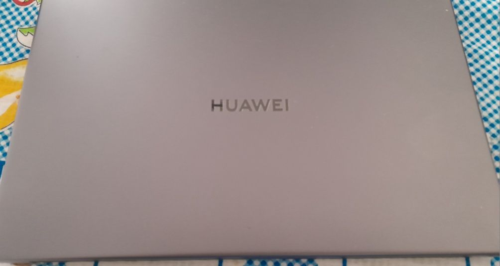 Huawei 11h Gen Intel(TM) i5-1135G7