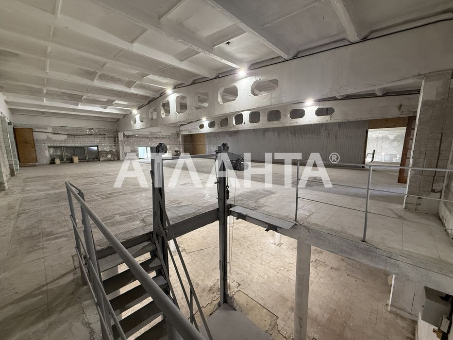 Оренда складів великих площ, є офісні, жилі та комерц приміщ
