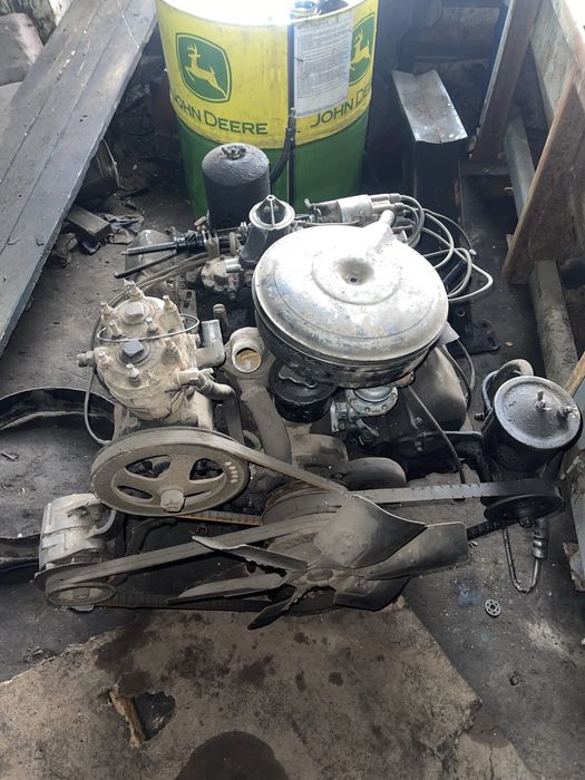 Мотор бензиновий на зіл 8 циліндровий