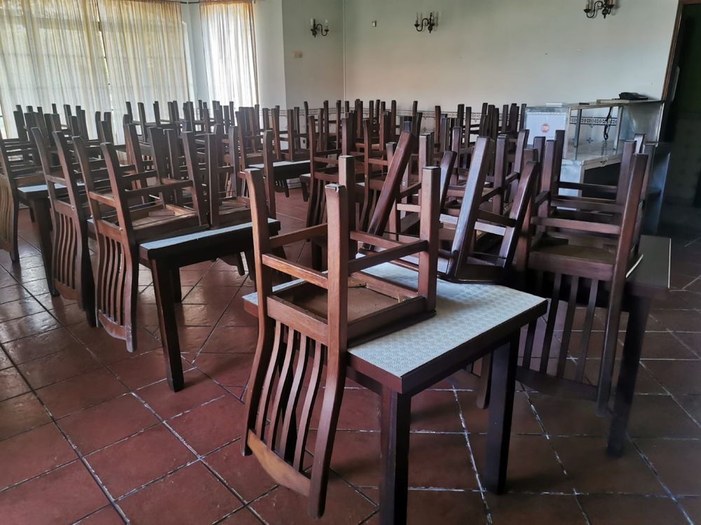 Mesas e cadeiras para restourante . 1,800€