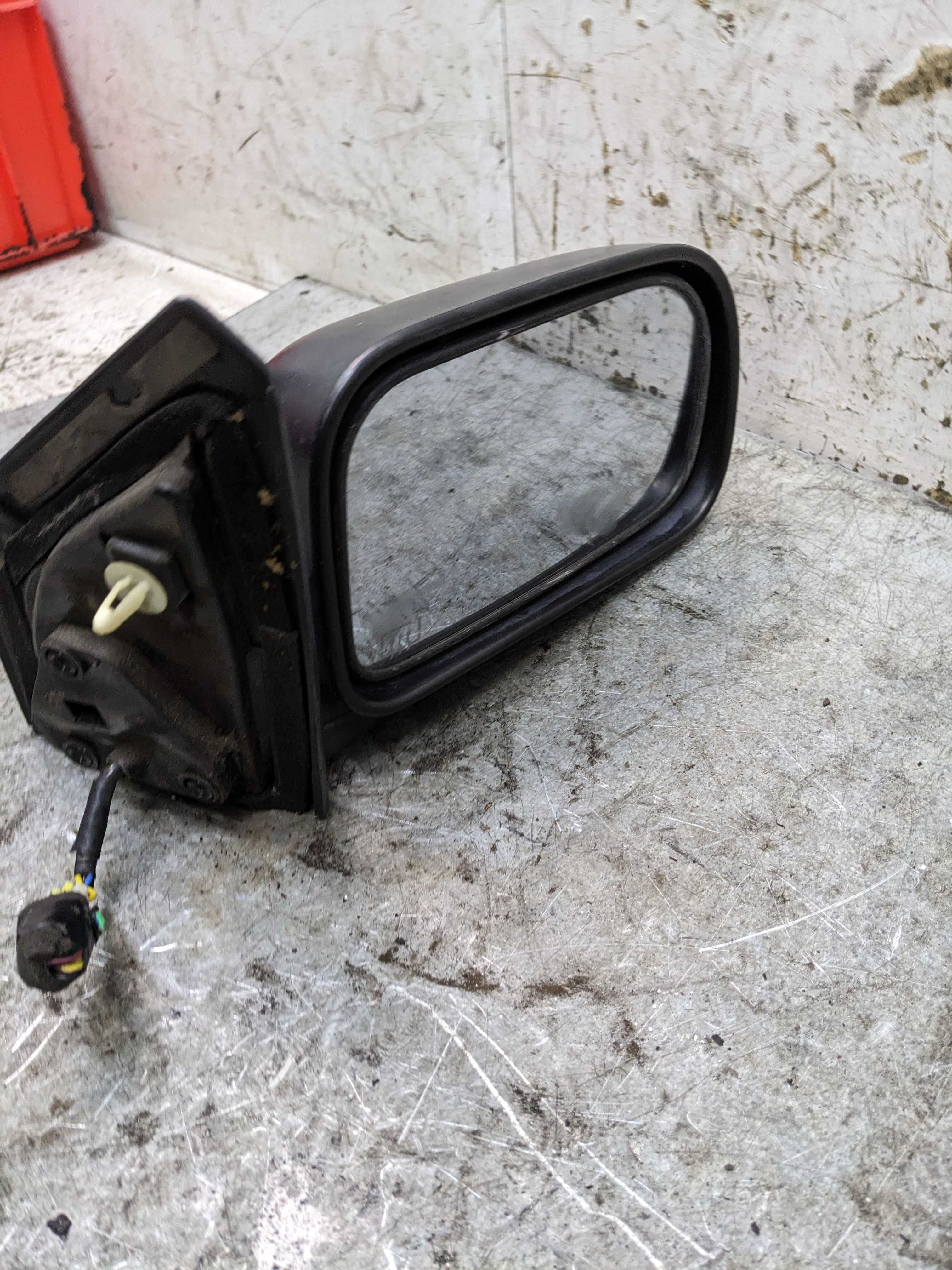 Mitsubishi Space Runner I Lusterko Prawe Elektryczne Czarne