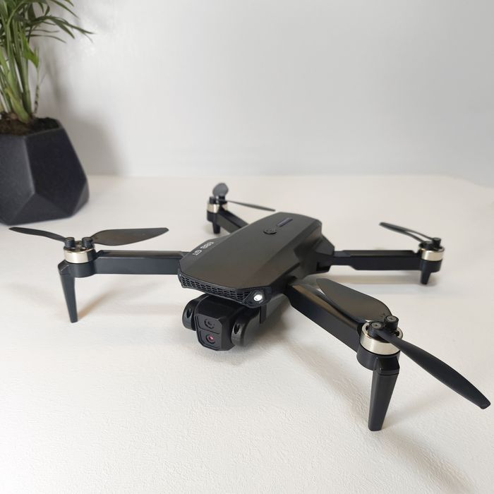 Дрон Huawei A888, великий екран