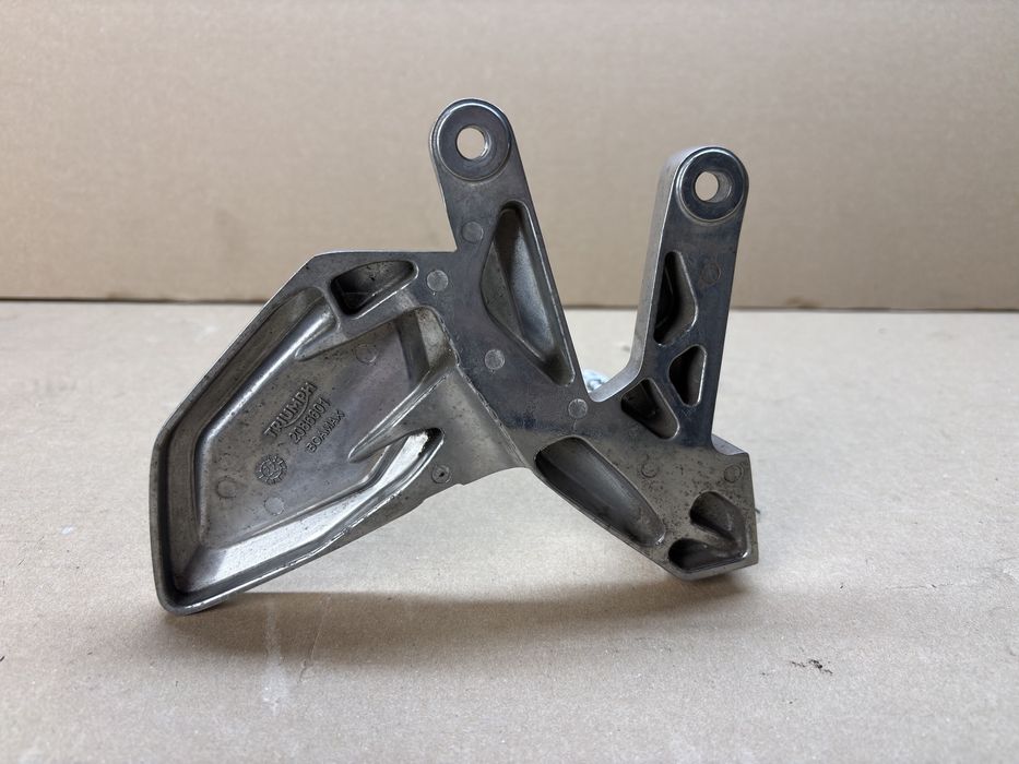 Triumph Trident 660 Set Podnóżek Przód Przedni Lewy Kierowcy