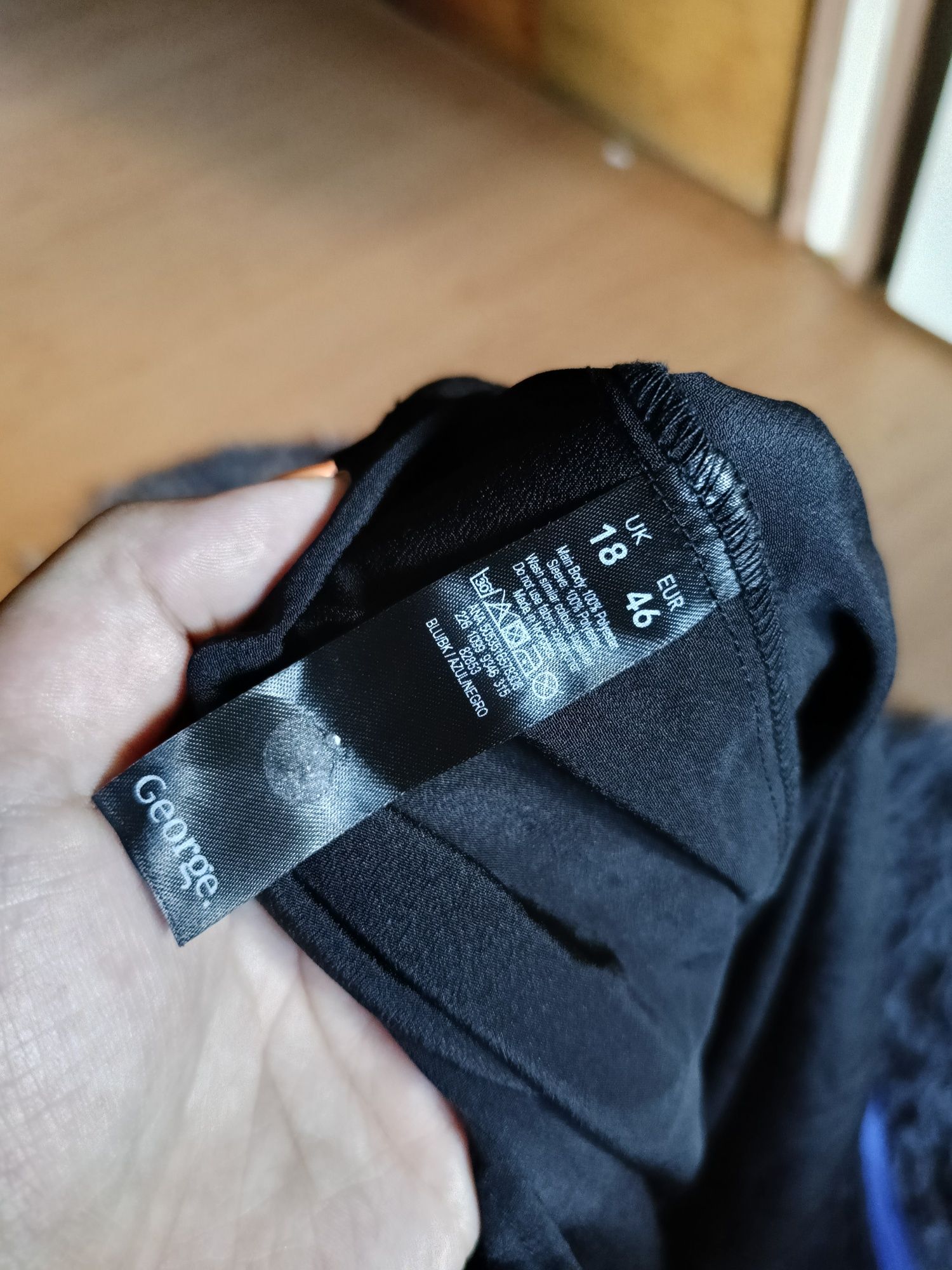 Czarna bluzka George z niebieskimi rękawami, rozm. 46