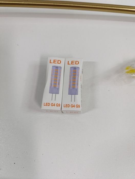 Klinkiet ścienny złoty na 2 żarówki LED – elegancja i funkcjonalność