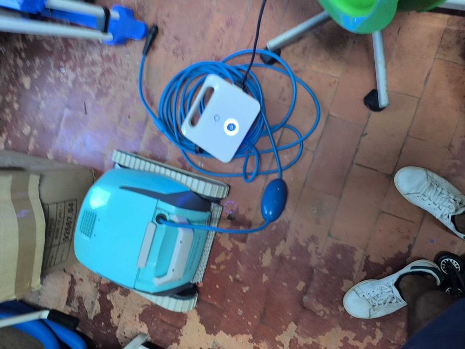 ROBOT aspirador limpa fundos piscinas elétrico Seamaster AG Dolphin