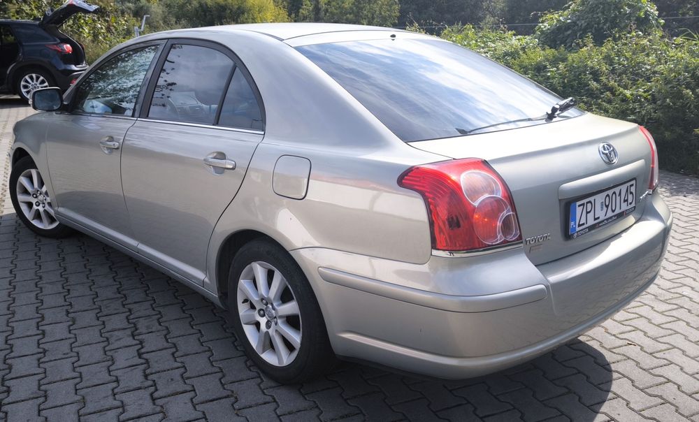 Sprzedam samohòd Toyota Avensis