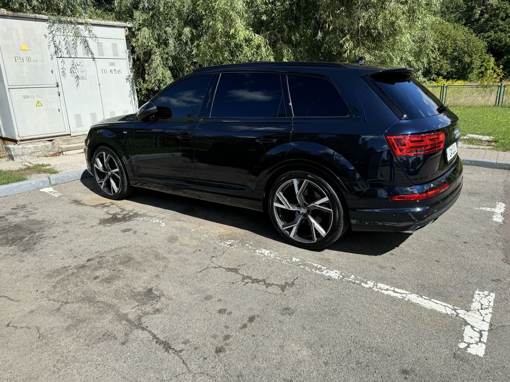 Продаж авто  Ауді q7m4