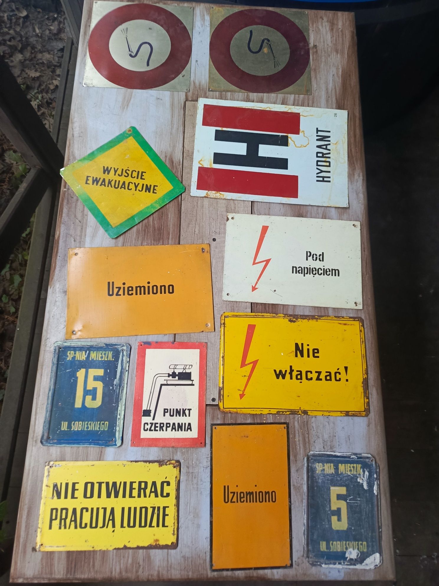 Stare metalowe tablice PRL
