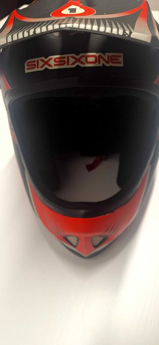 Capacete de downhill SixSixone Strike