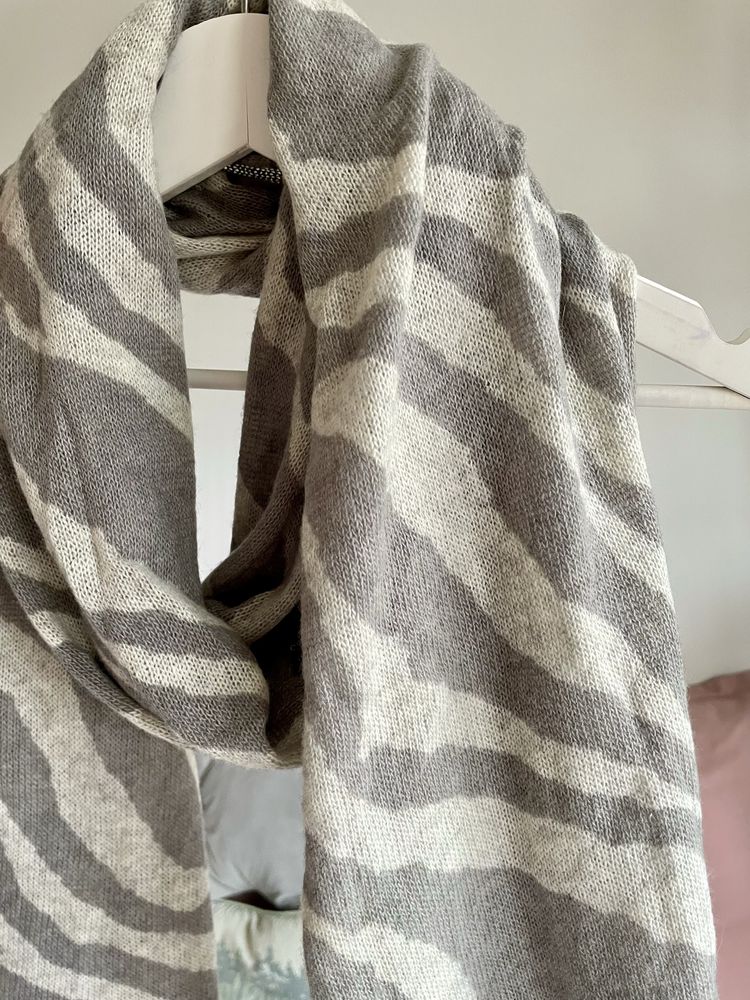 Szary szalik Banana Republic scarf wełna merino wool kaszmir w prążki