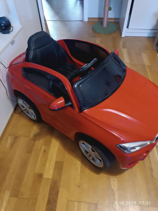 Samochód akumulatorowy, stylizowany na model BMW  x6M