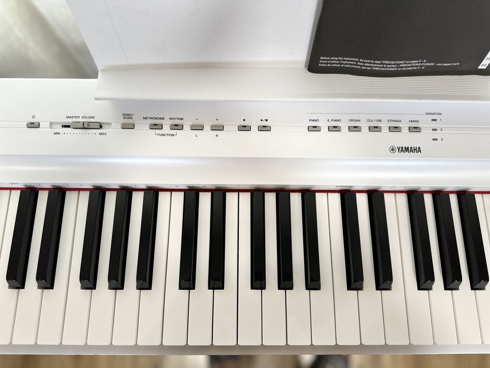 Белое фортепиано YAMAHA P-125