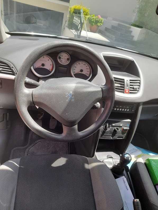 Peugeot 207 1.4 HDi em bom estado