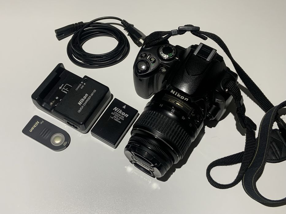 Дзеркальна фотокамера Nikon D40