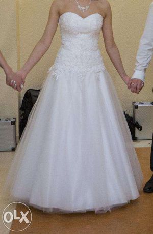 śliczna suknia ślubna