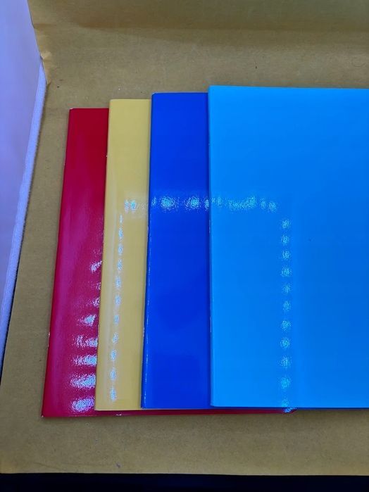 favorit 4 zeszyty a4, jednokolorowa okładka,