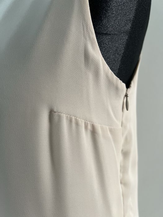 Prosta kremowa sukienka XS polski projektant szafa kapsułowa ecru