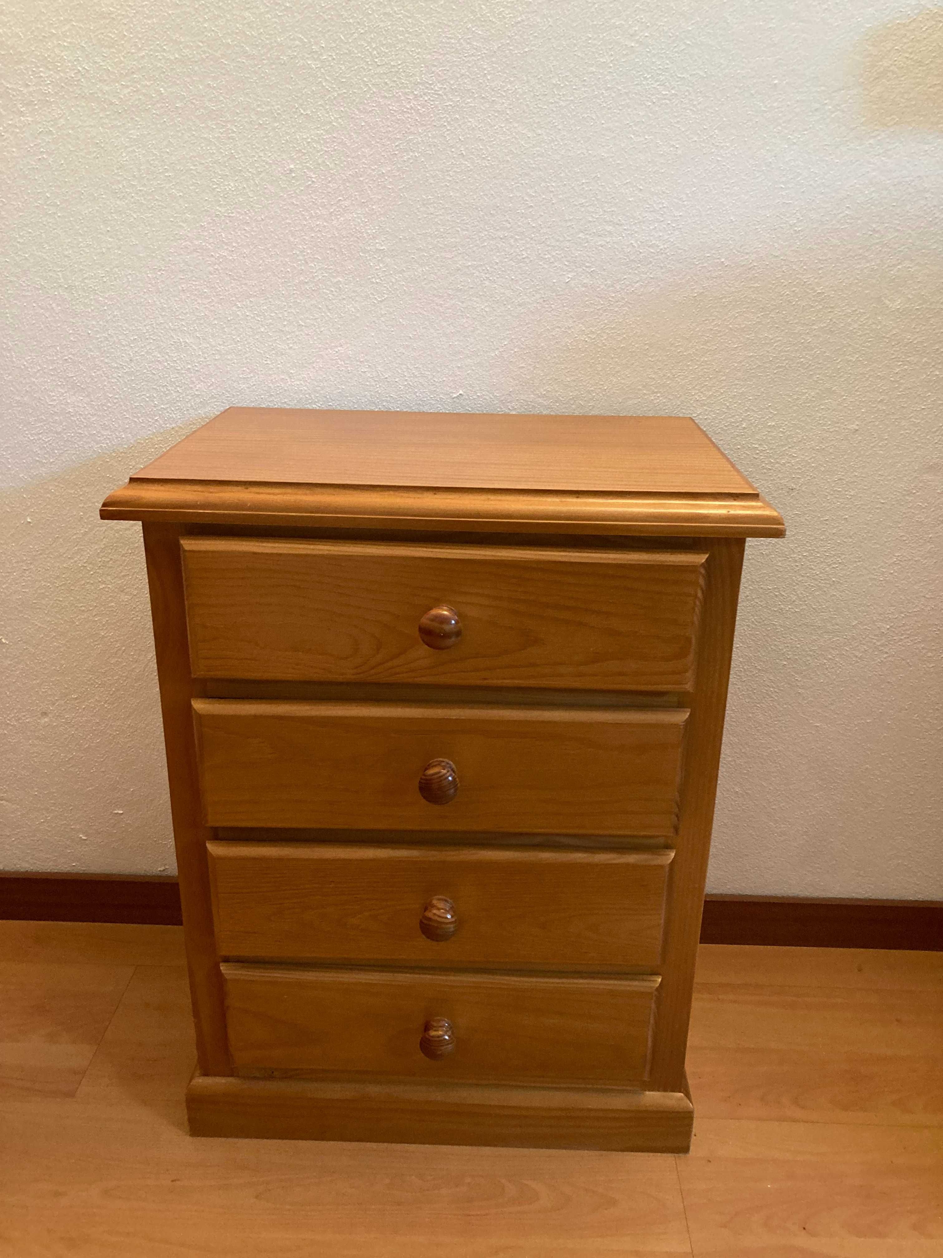 Mobília de quarto de solteiro em pinho