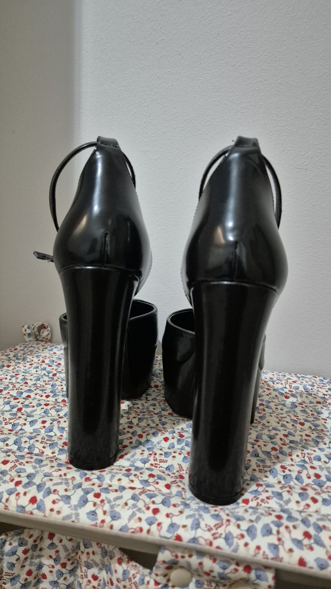 Buty na wysokim obcasie i platformie 38 H&M