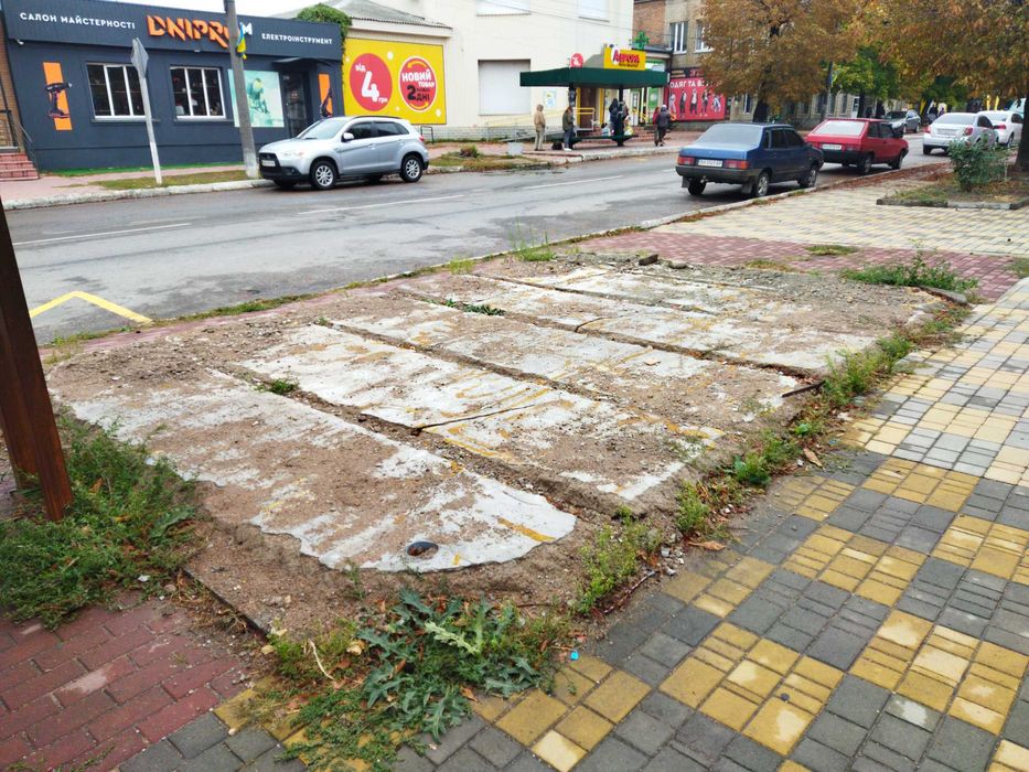 Комерційного призначення (будівель торгівлі), вул. Соборна, 42-а