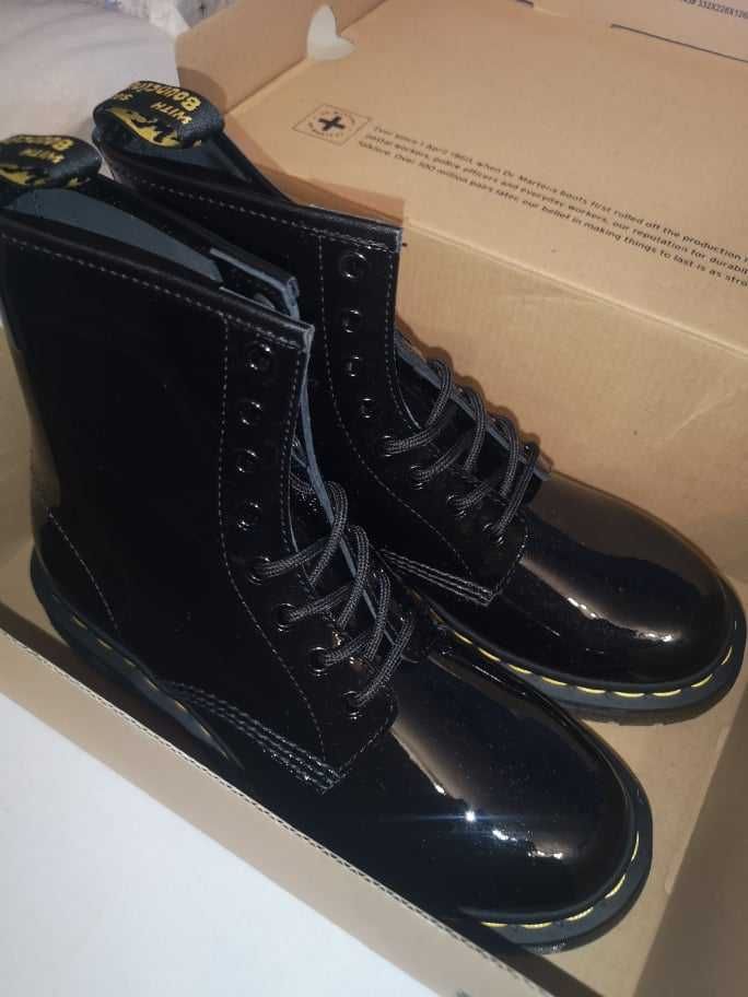 Dr. Martens 1460 NOWE, błyszczące patent lamper rozmiar 38