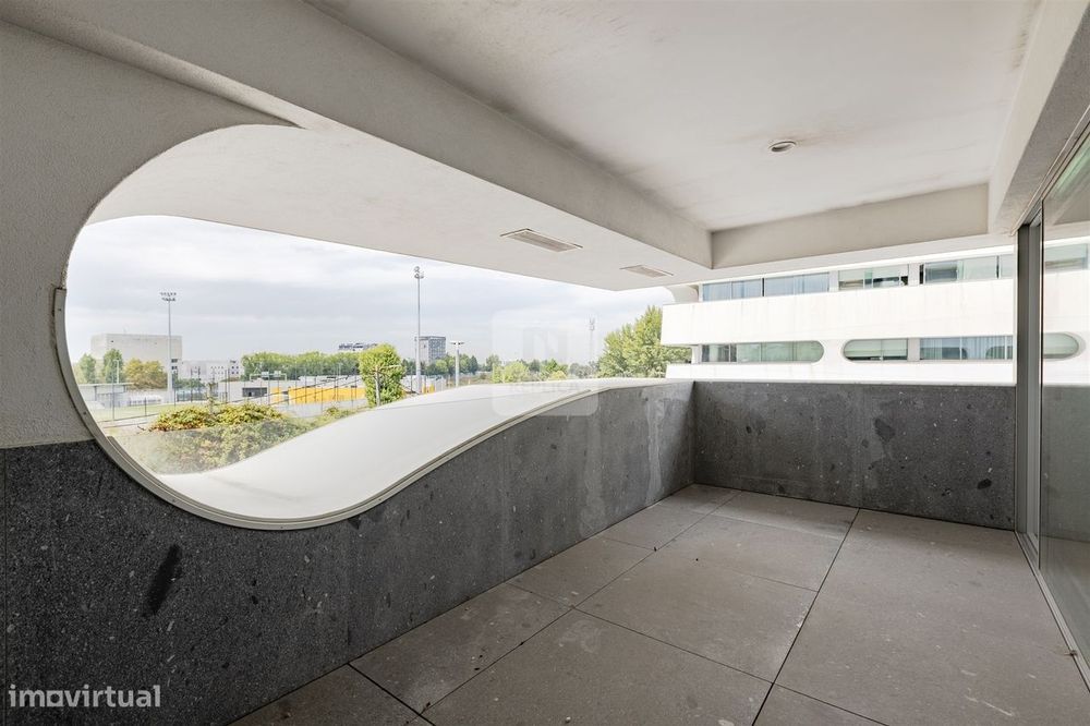 Apartamento T3 com varanda 16m² e 3 suites no Acquadalva Porto