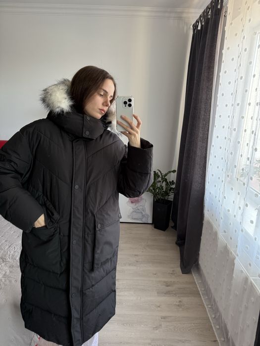 Жіночий пуховик бренду DKNY