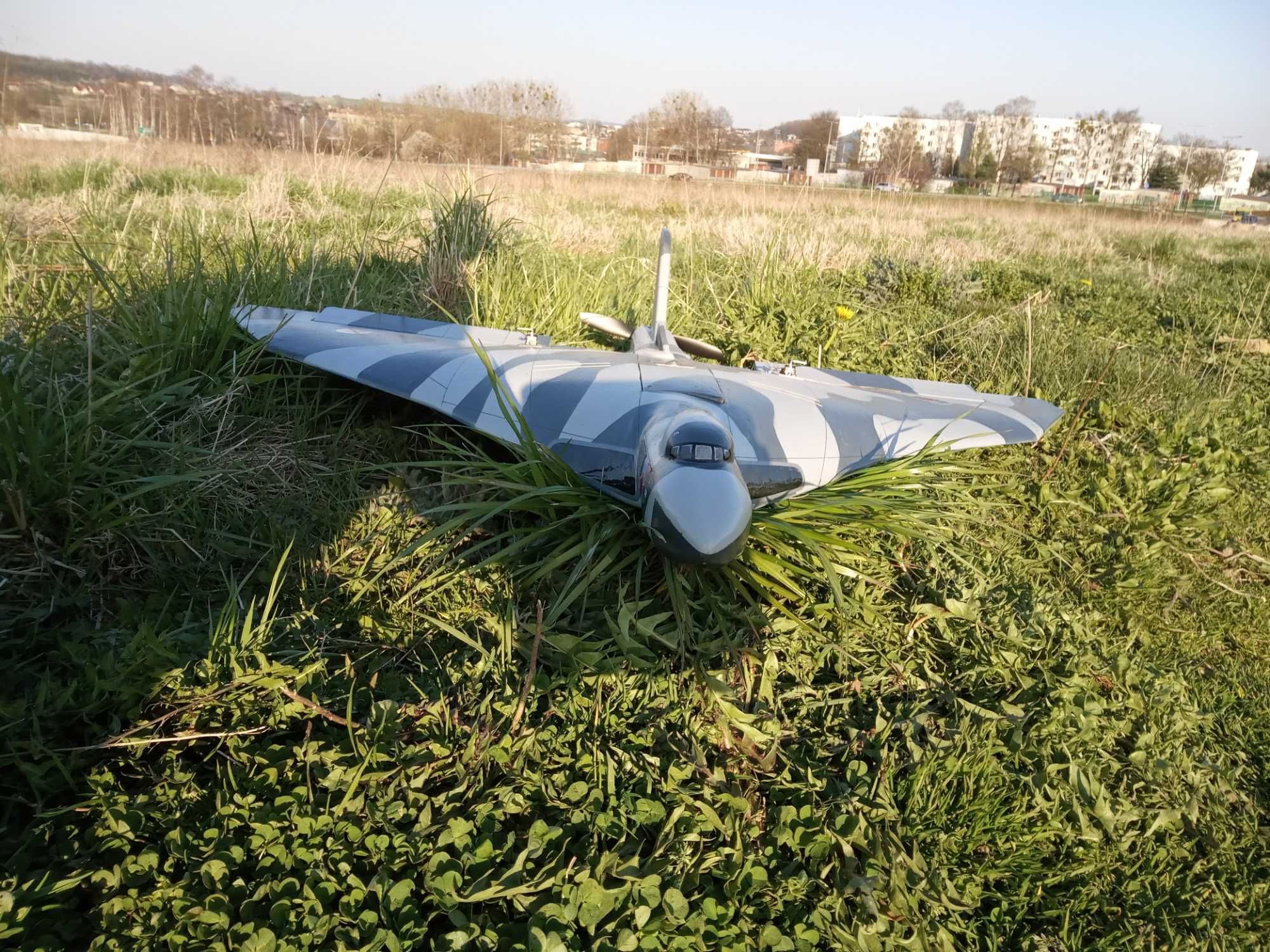 Samolot, model RC Avro Vulcan/ przesyłka pocztą.kurier/