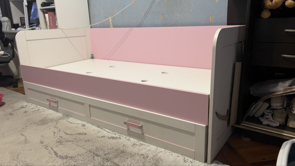 Продаю полуторную кровать с новым матрасом — 8000 грн