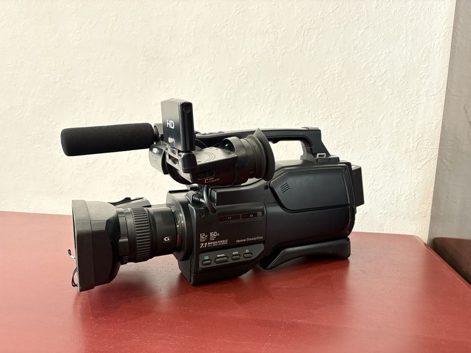 Профессиональная видеокамера Sony HXR-MC1500P