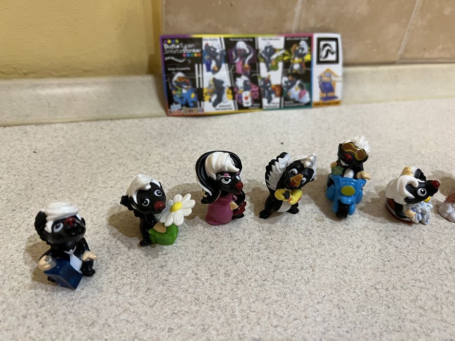 Скунси кіндер іграшки игрушки киндер скунсы