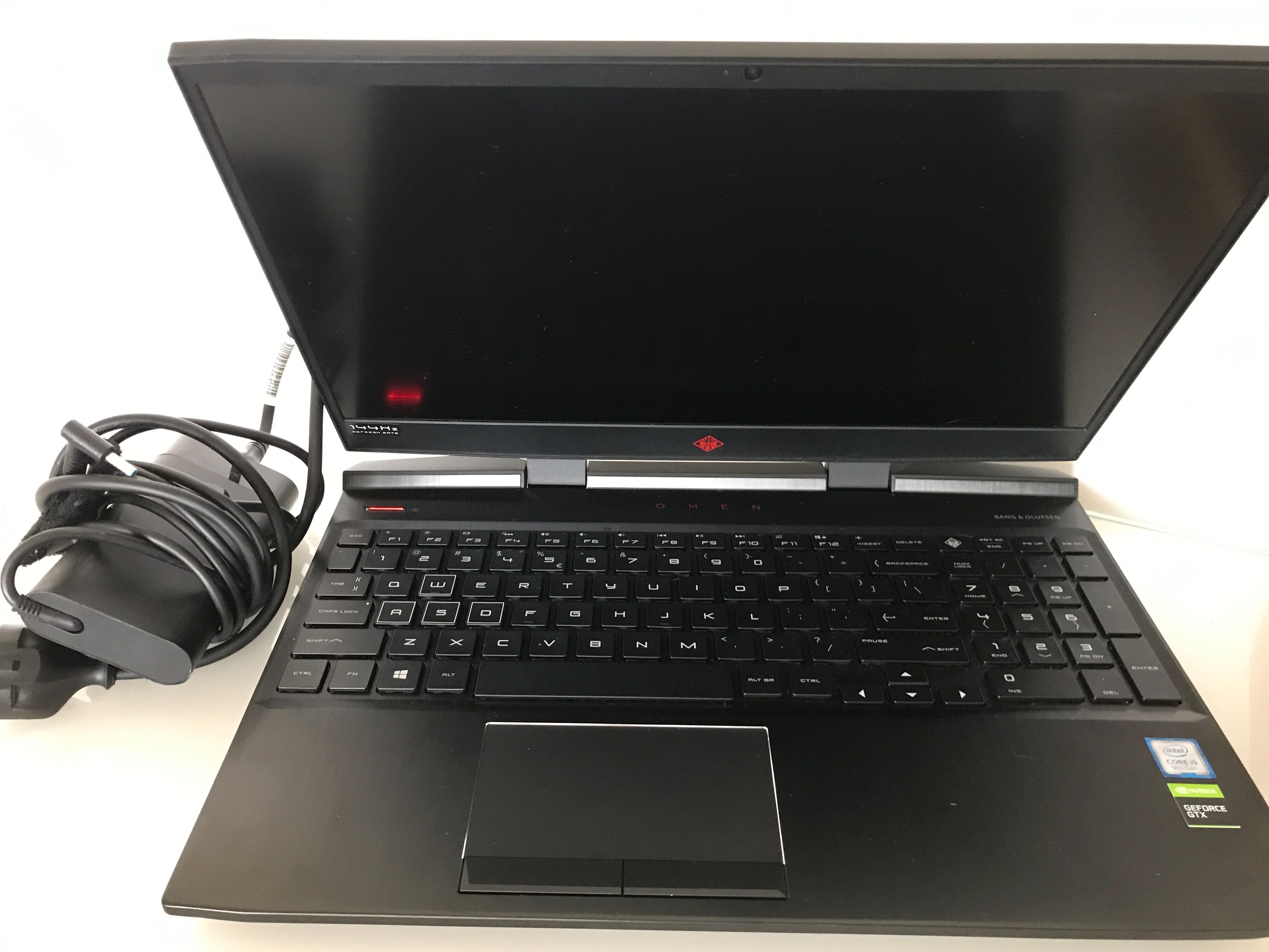 OMEN 15-dc1065nw 15,6/i5/8gb/Gtx 1650/windows 10 + ładowarka