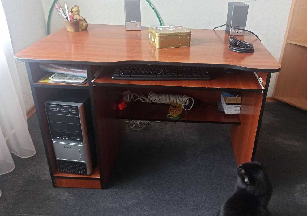 Стіл комп'ютерний, письмовий