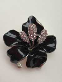 USA_BROSZKA/ZAWIESZKA_nieszablonowa biżuteria-emalia kwiat 3D-czarny