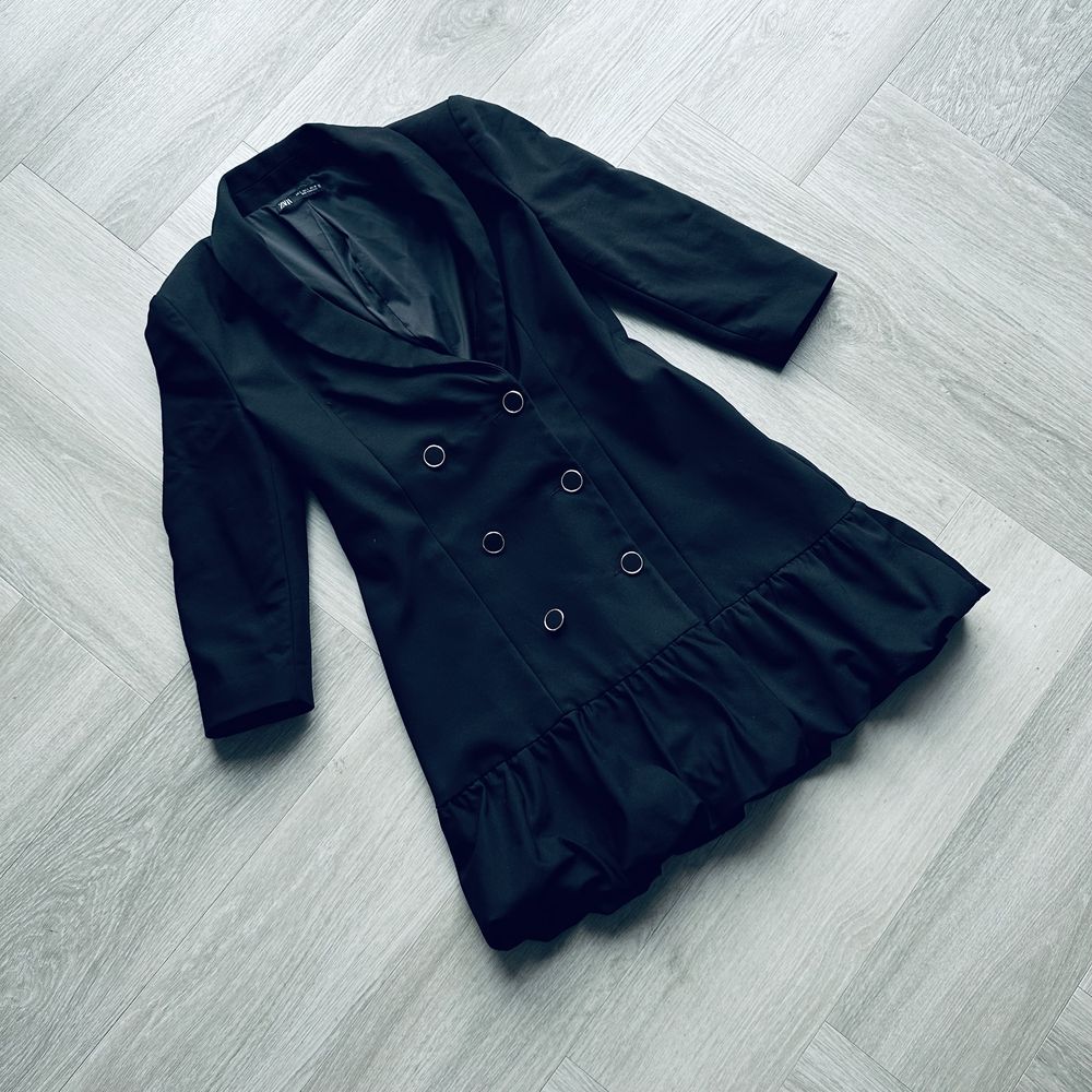 Sukienka o kroju marynarki czarna z zakładkami, falbaną Zara L Nowa
