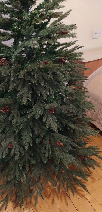 Ялинка 180 см штучна лита з шишками