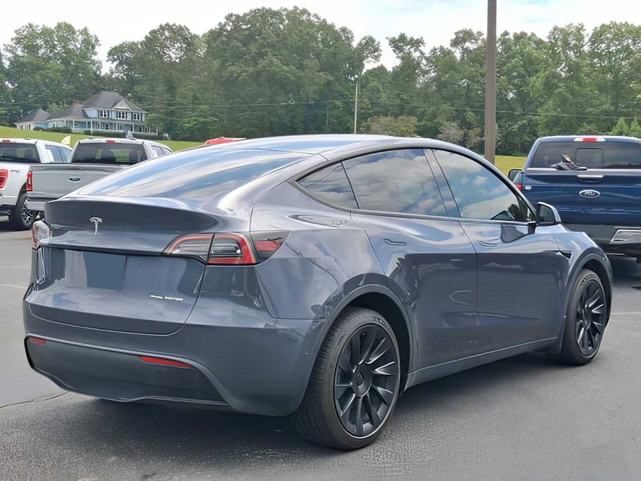 Tesla Model Y      2022