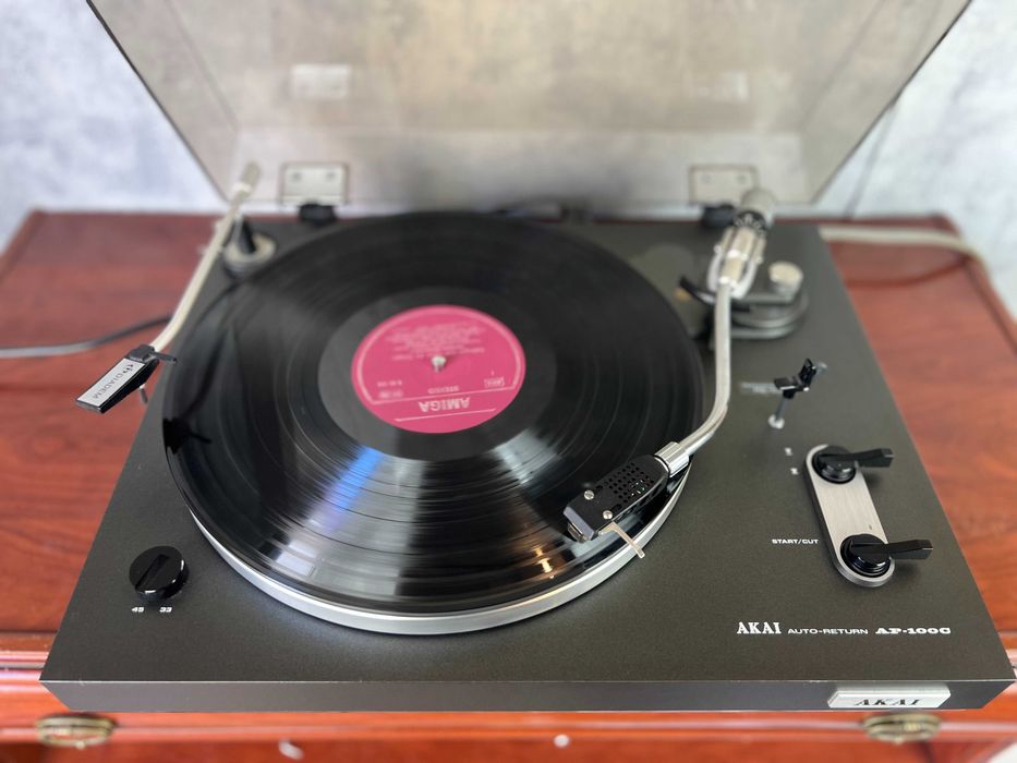 Gramofon Akai AP-100C – automat z powrotem ramienia, wkładka Ortofon
