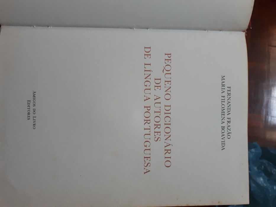 Pequeno Dicionário de Autores de Língua Portuguesa