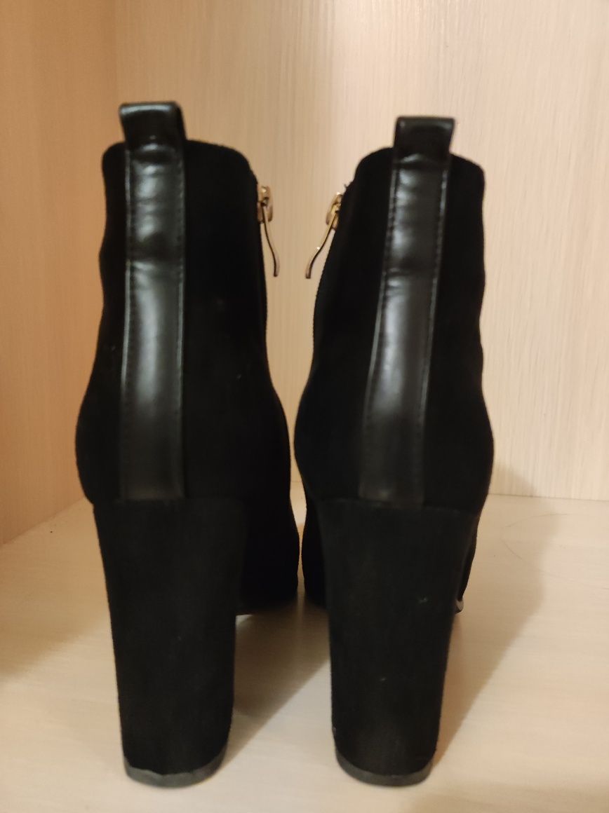 Чобітки ботинки демісезонні на підборах 35р чорний замш 23 см